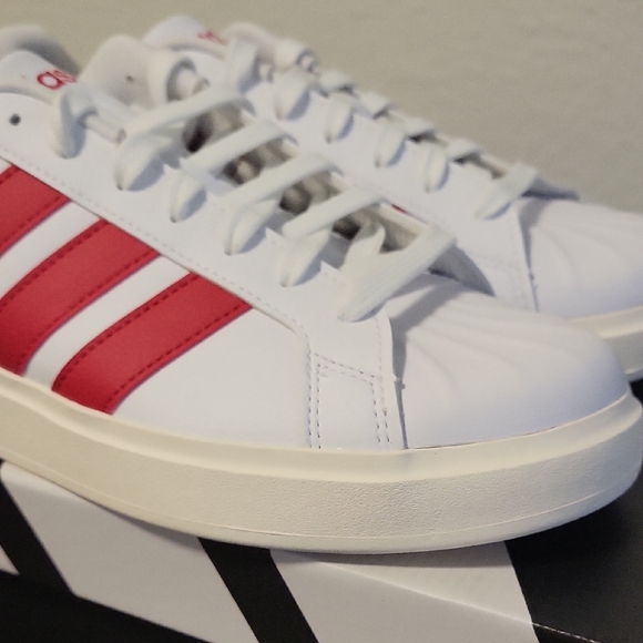 Adidas Men's 7.5, Women's 8.5 White and Red Streettalk - Picture 5 of 10